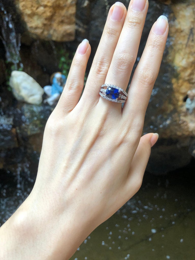 SJ6134 - Certified Ceylon Blue Sapphire with Diamond Ring Set in 18 Karat White Gold