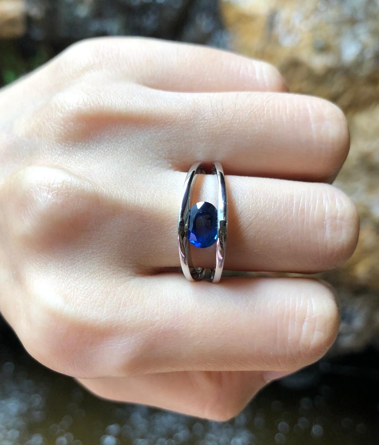 SJ1417 - Blue Sapphire Ring Set in 18 Karat White Gold Settings