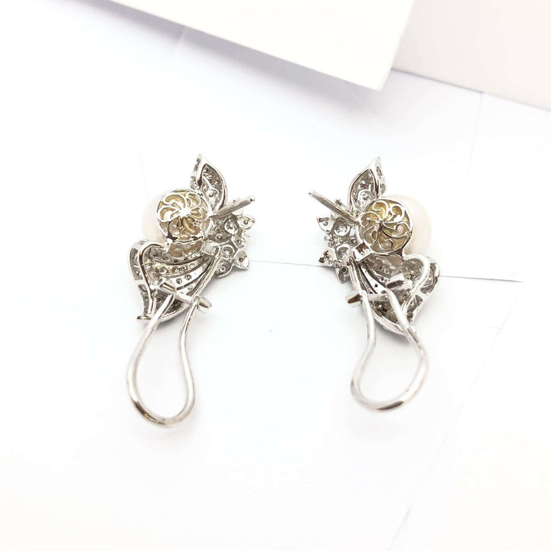 JE13156Z - Pearl & Diamond Earrings Set in 18 Karat White Gold Setting