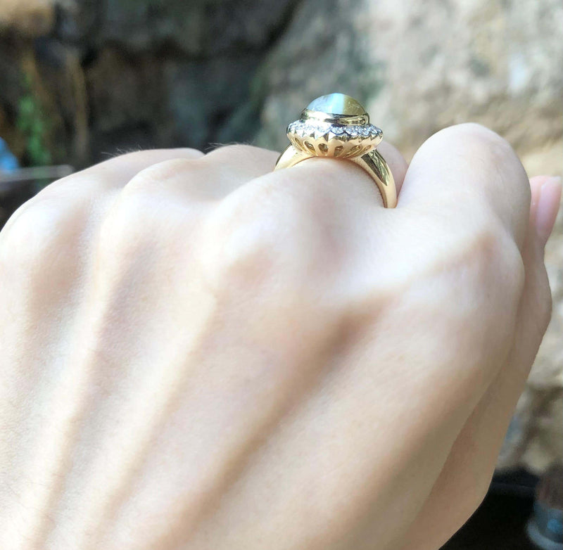 JR0028O - Chrysoberyl Cat's Eye with Diamond Ring Set in 18 Karat Gold