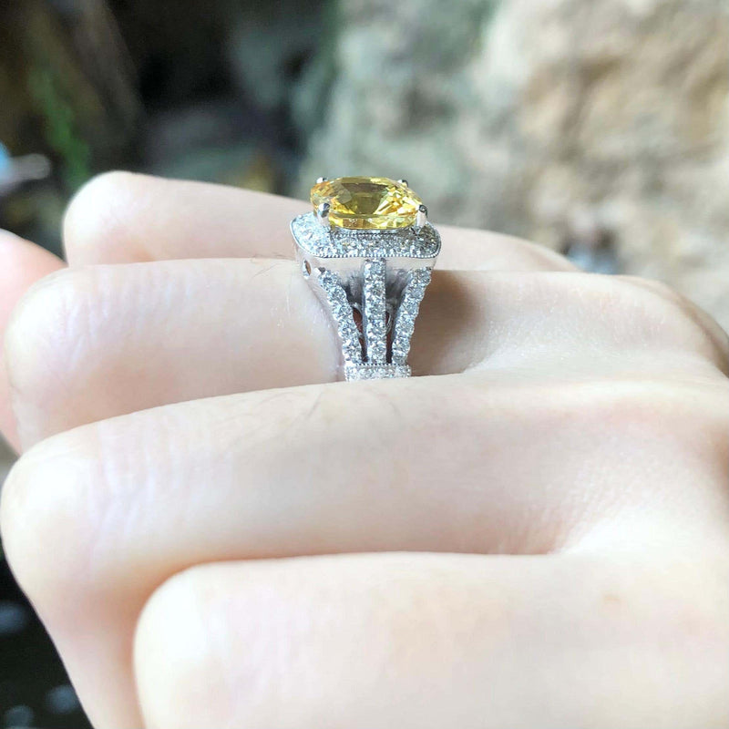 SJ6277 - Yellow Sapphire with Diamond Ring Set in 18 Karat White Gold Settings