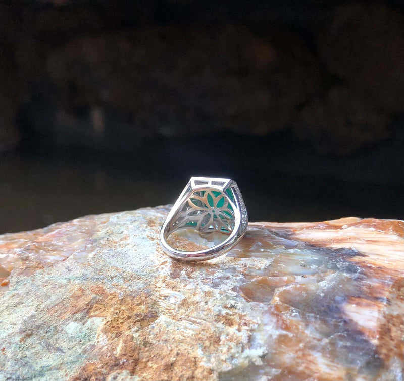 SJ2449 - Emerald with Diamond Ring Set in 18 Karat White Gold Settings
