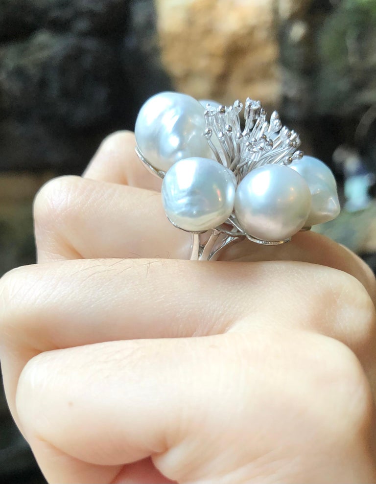 SJ1180 - South Sea Pearl with Diamond Ring Set in 18 Karat White Gold Settings