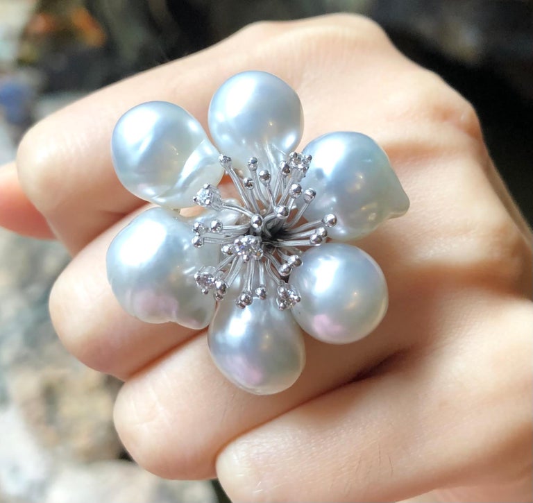 SJ1180 - South Sea Pearl with Diamond Ring Set in 18 Karat White Gold Settings