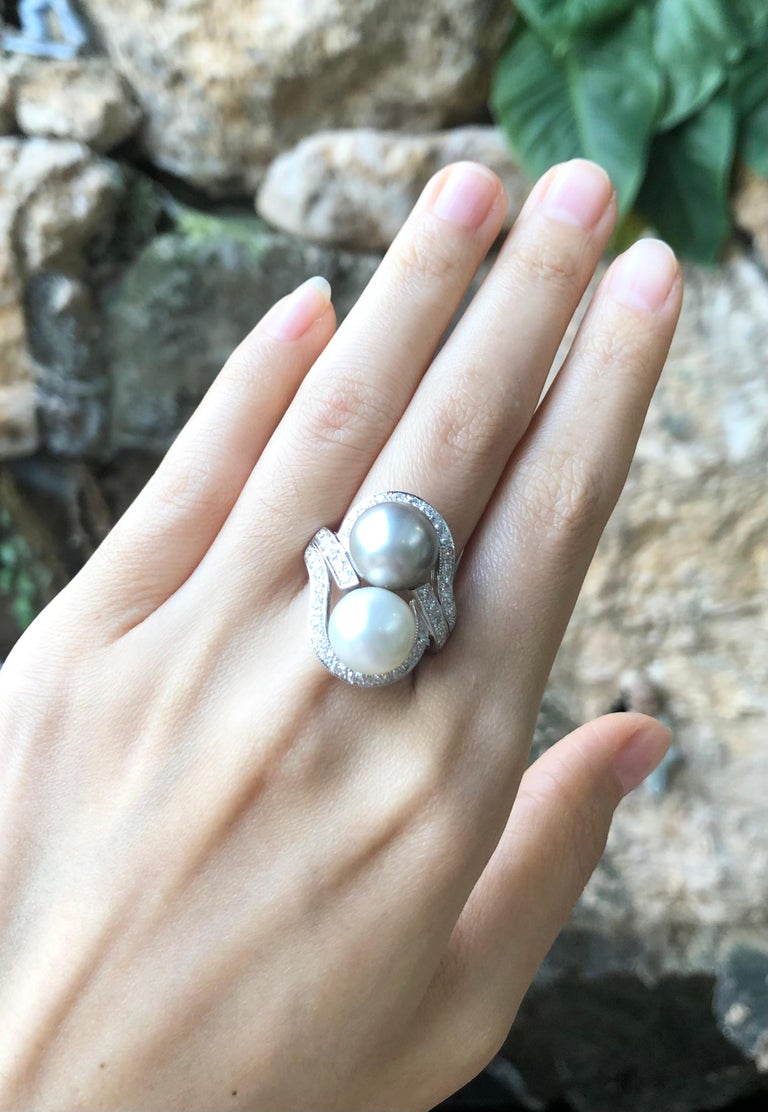 SJ1154 - South Sea Pearl with Diamond Ring Set in 18 Karat White Gold Settings