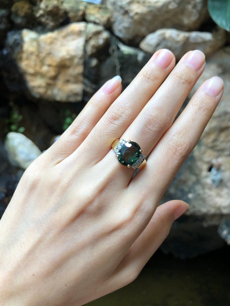 SJ6239 - Green Sapphire with Diamond Ring Set in 18 Karat Gold Settings