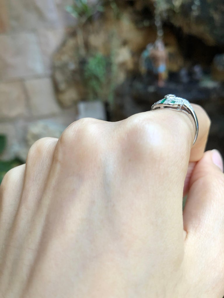SJ1913 - Diamond with Emerald Ring Set in 18 Karat White Gold Settings