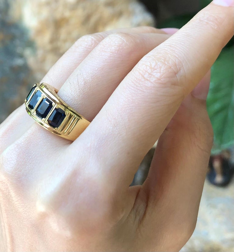 SJ1455 - Blue Sapphire Ring with Engraving Set in 18 Karat Gold Settings