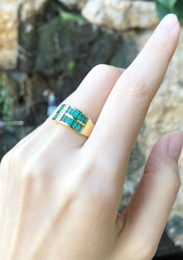 SJ1346 - Emerald with Diamond Ring Set in 18 Karat Gold Settings