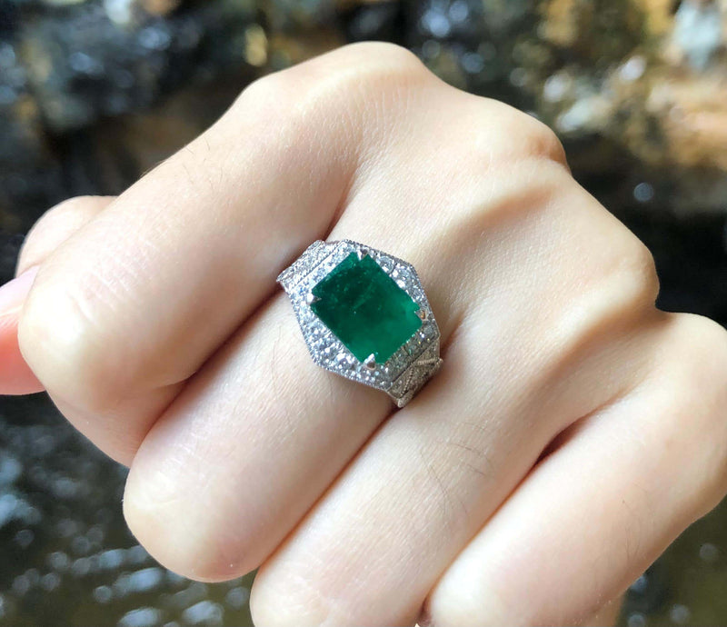SJ6023 - Art Deco Style Emerald with Diamond 0.58 Carat Ring Set in 18 Karat White Gold