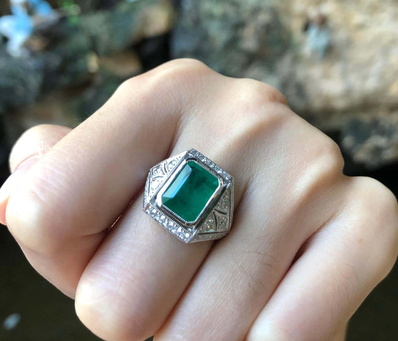 SJ2449 - Emerald with Diamond Ring Set in 18 Karat White Gold Settings