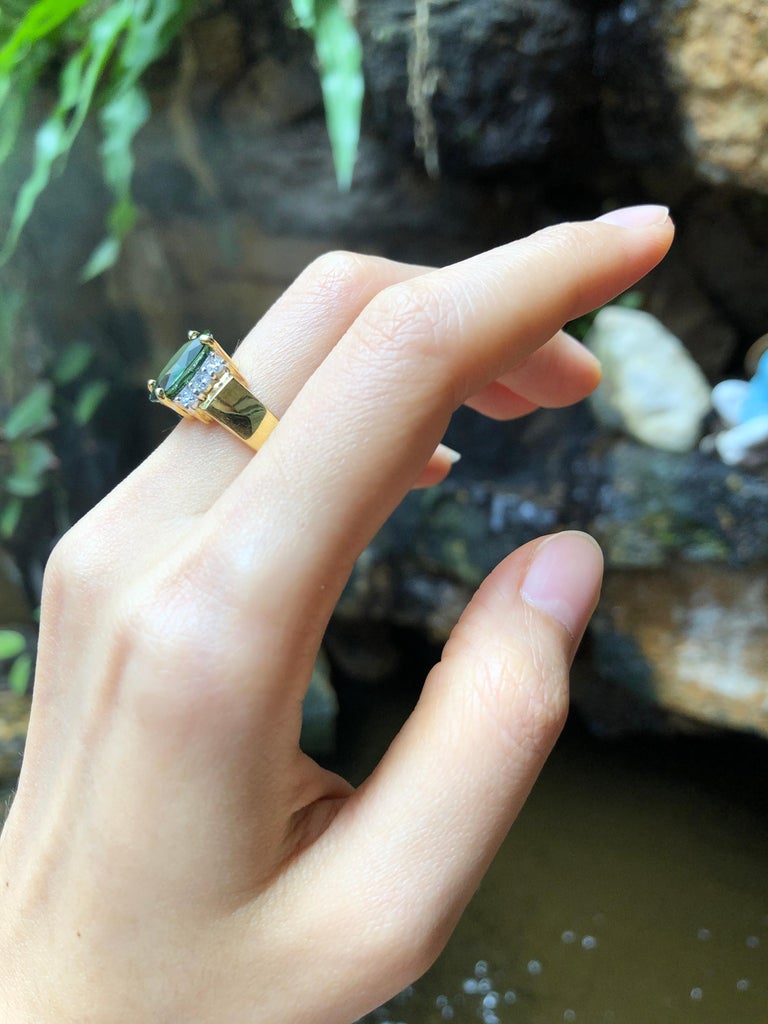 SJ6239 - Green Sapphire with Diamond Ring Set in 18 Karat Gold Settings