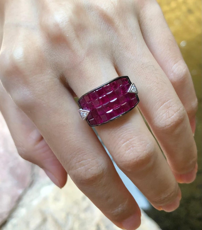 SJ1907 - Ruby with Diamond Ring Set in 18 Karat Gold Settings