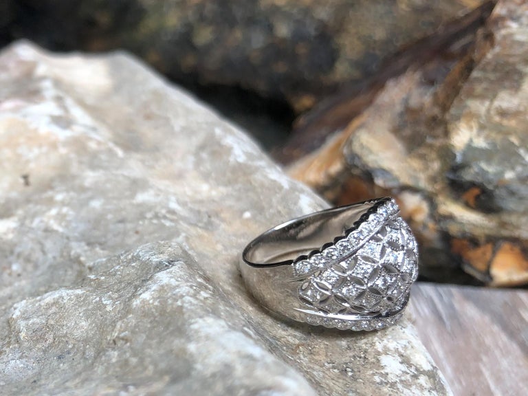 SJ1969 - Diamond Ring Set in 18 Karat White Gold Settings