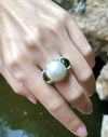 SJ2751 - Mabe Pearl with Cabochon Peridot Ring Set in 18 Karat White Gold Settings