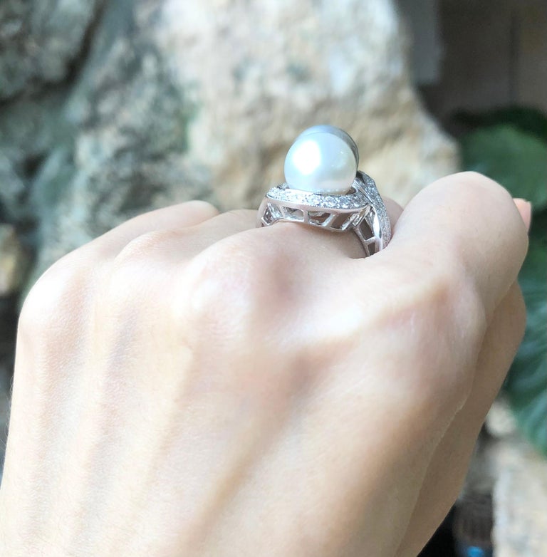 SJ1154 - South Sea Pearl with Diamond Ring Set in 18 Karat White Gold Settings