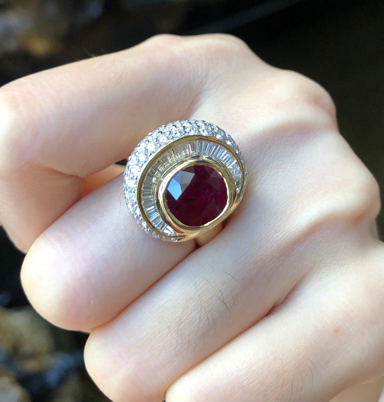 SJ1566 - Ruby with Diamond Ring Set in 18 Karat Gold Settings