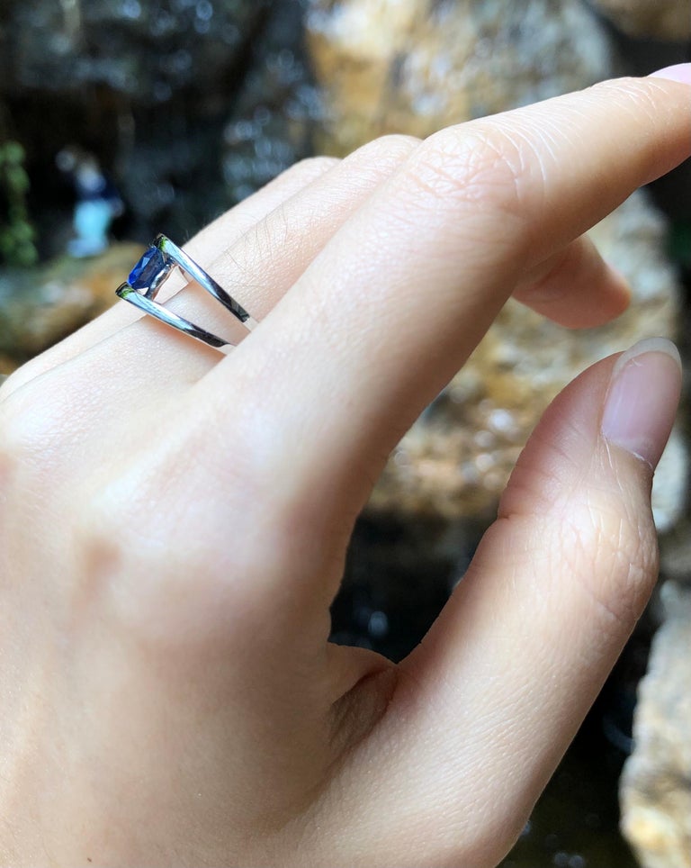 SJ1417 - Blue Sapphire Ring Set in 18 Karat White Gold Settings