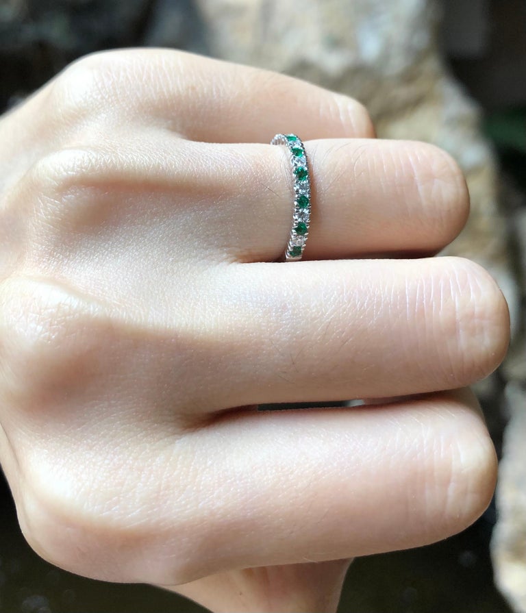 SJ1786 - Emerald with Diamond Ring Set in 18 Karat White Gold Settings