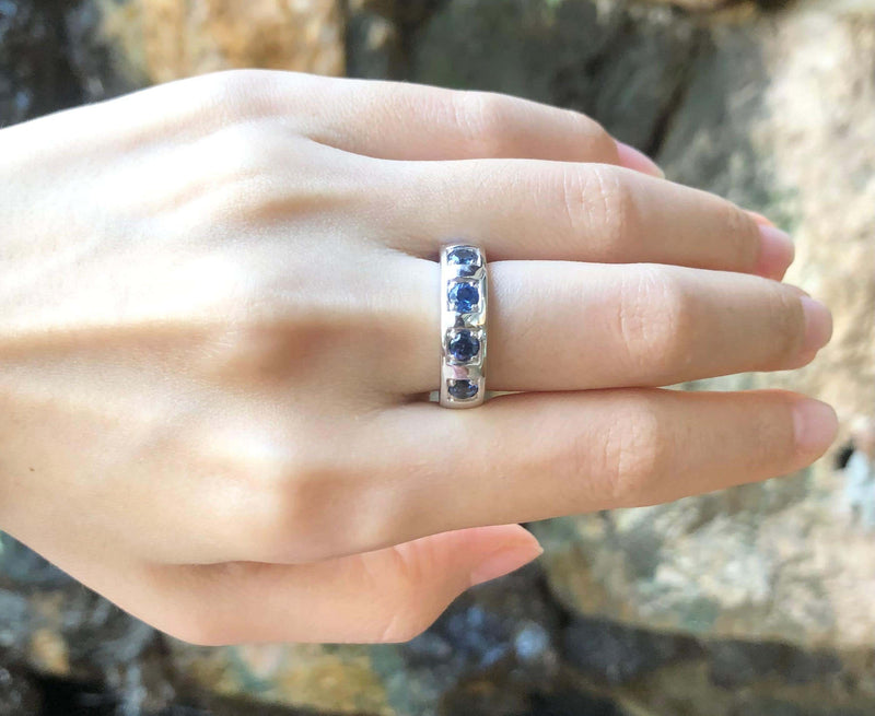 SJ2789 - Blue Sapphire Ring Set in 18 Karat White Gold Settings