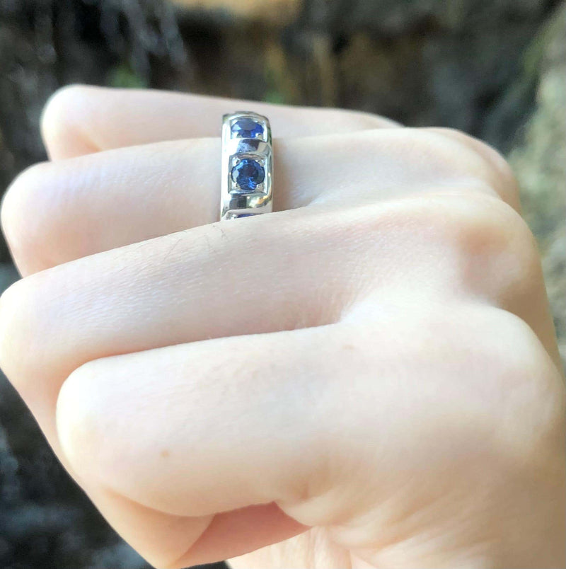 SJ2789 - Blue Sapphire Ring Set in 18 Karat White Gold Settings