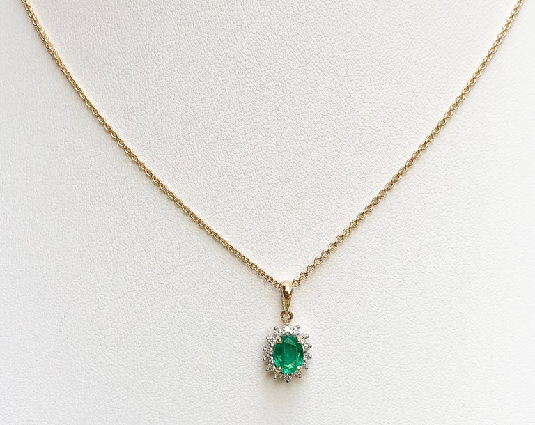 SJ1994 - Emerald with Diamond Pendant Set in 18 Karat Gold Settings