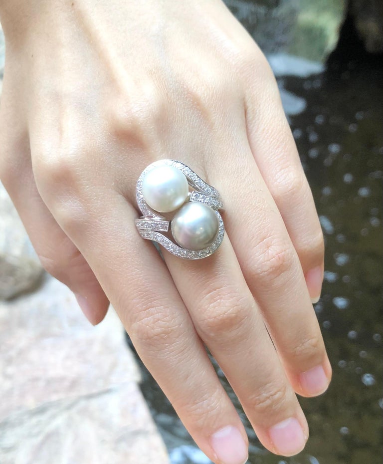 SJ1154 - South Sea Pearl with Diamond Ring Set in 18 Karat White Gold Settings
