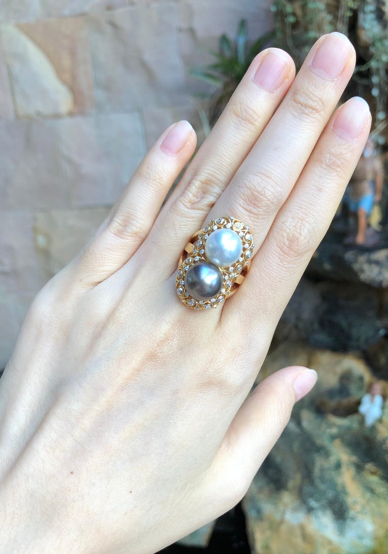 SJ2410 - South Sea Pearl with Diamond Ring Set in 18 Karat Gold Settings