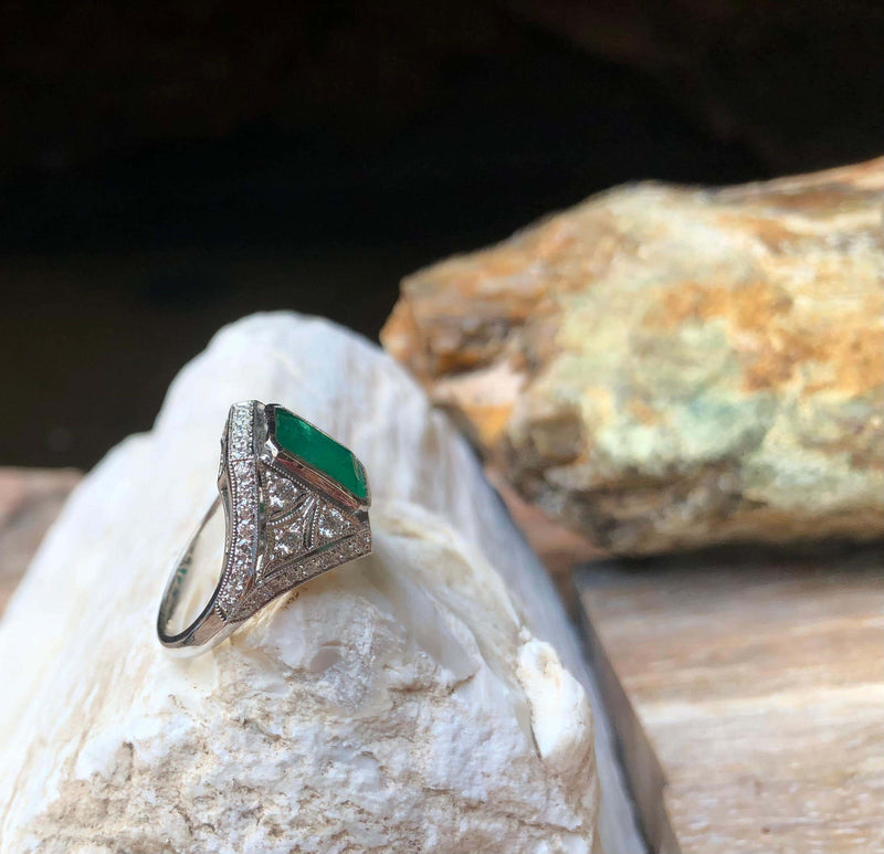 SJ2449 - Emerald with Diamond Ring Set in 18 Karat White Gold Settings