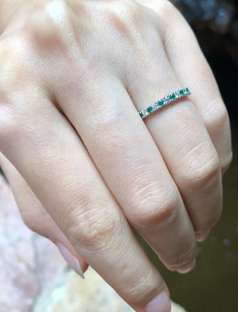 SJ1786 - Emerald with Diamond Ring Set in 18 Karat White Gold Settings