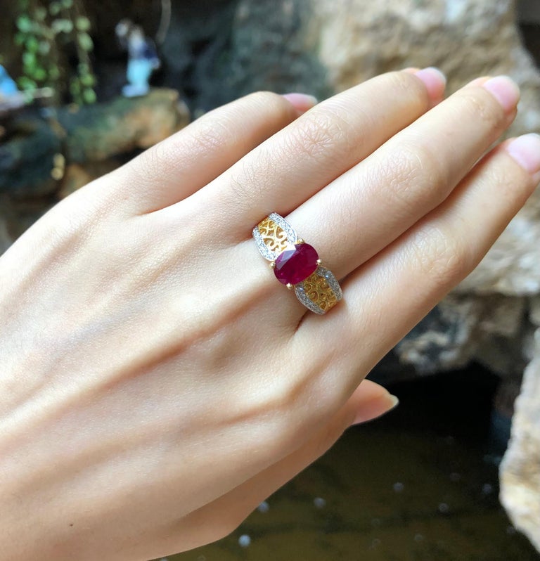 SJ1376 - Ruby with Diamond  Ring Set in 18 Karat Gold Settings