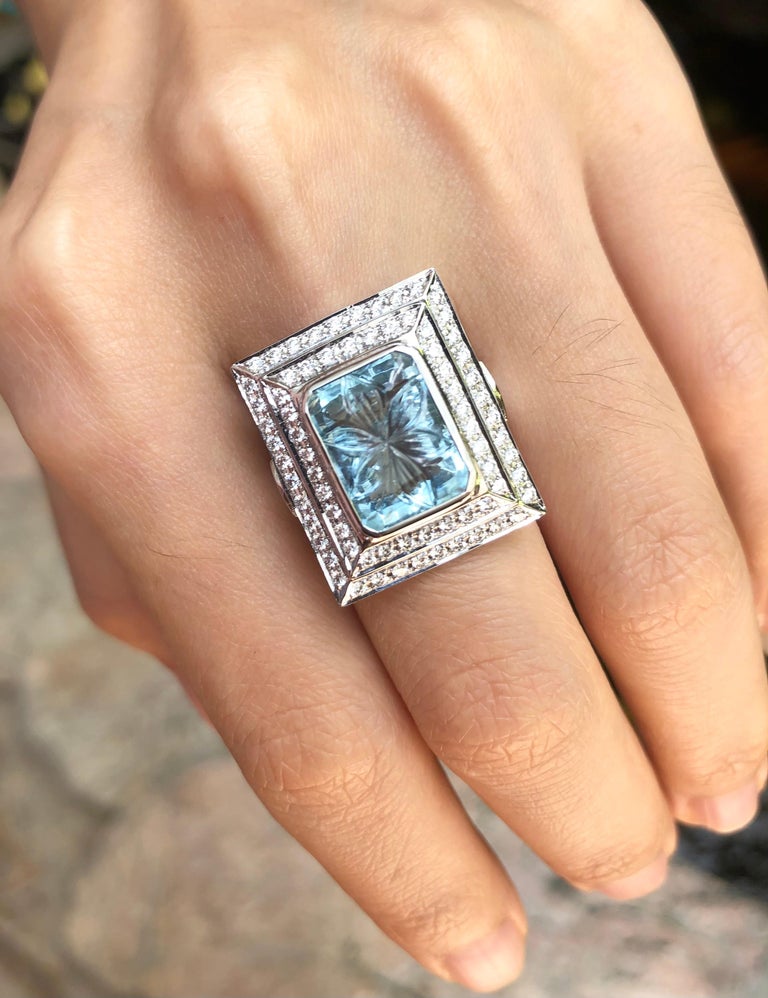 SJ6187 - Carved Aquamarine with Diamond Ring Set in 18 Karat White Gold Settings