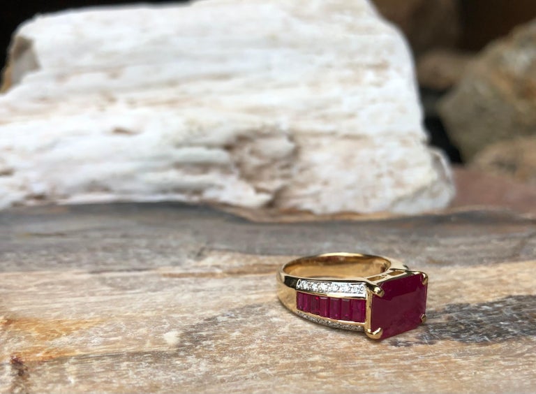 SJ1778 - Emerald Cut Ruby with Diamond Ring Set in 18 Karat Gold Settings