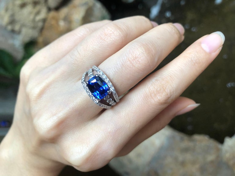 SJ6134 - Certified Ceylon Blue Sapphire with Diamond Ring Set in 18 Karat White Gold