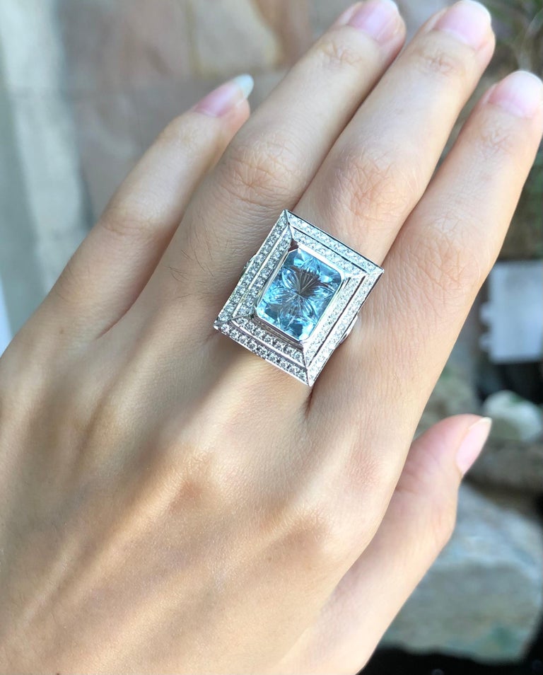 SJ6187 - Carved Aquamarine with Diamond Ring Set in 18 Karat White Gold Settings