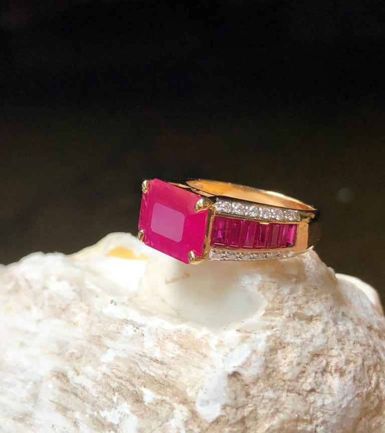 SJ1778 - Emerald Cut Ruby with Diamond Ring Set in 18 Karat Gold Settings