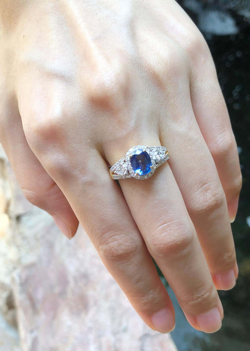 SJ3243 - Blue Sapphire with Diamond Ring Set in 18 Karat Gold Settings