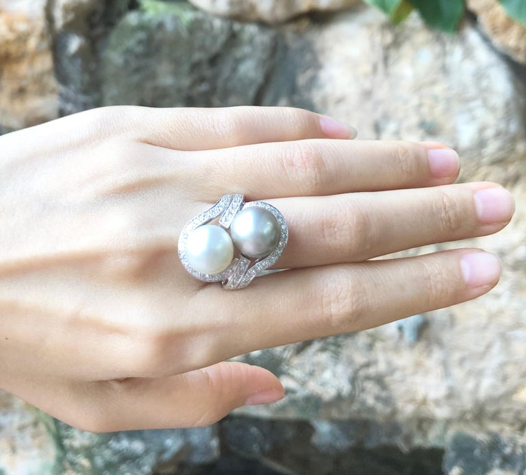 SJ1154 - South Sea Pearl with Diamond Ring Set in 18 Karat White Gold Settings