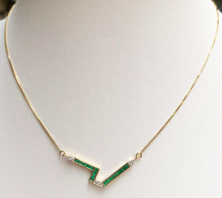 SJ2346 - Emerald with Diamond Necklace Set in 18 Karat Gold Setting
