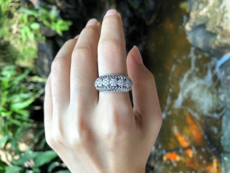 SJ1806 - Diamond Ring Set in 18 Karat White Gold Settings