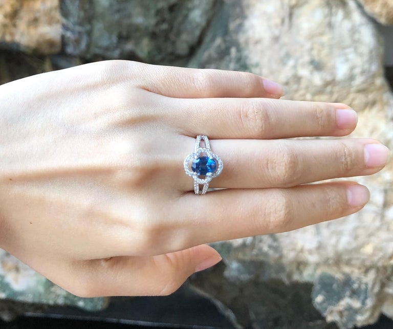SJ2984 - Blue Sapphire with Diamond Ring Set in 18 Karat White Gold Settings