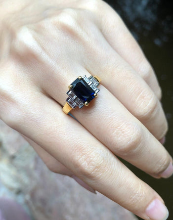 SJ2126 - Blue Sapphire with Diamond Ring Set in 18 Karat Gold Settings