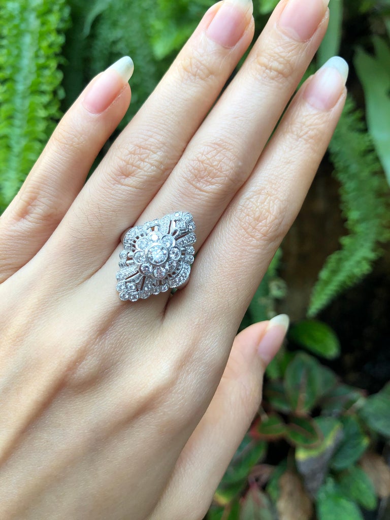 SJ2116 - Diamond Ring Set in 18 Karat White Gold Settings