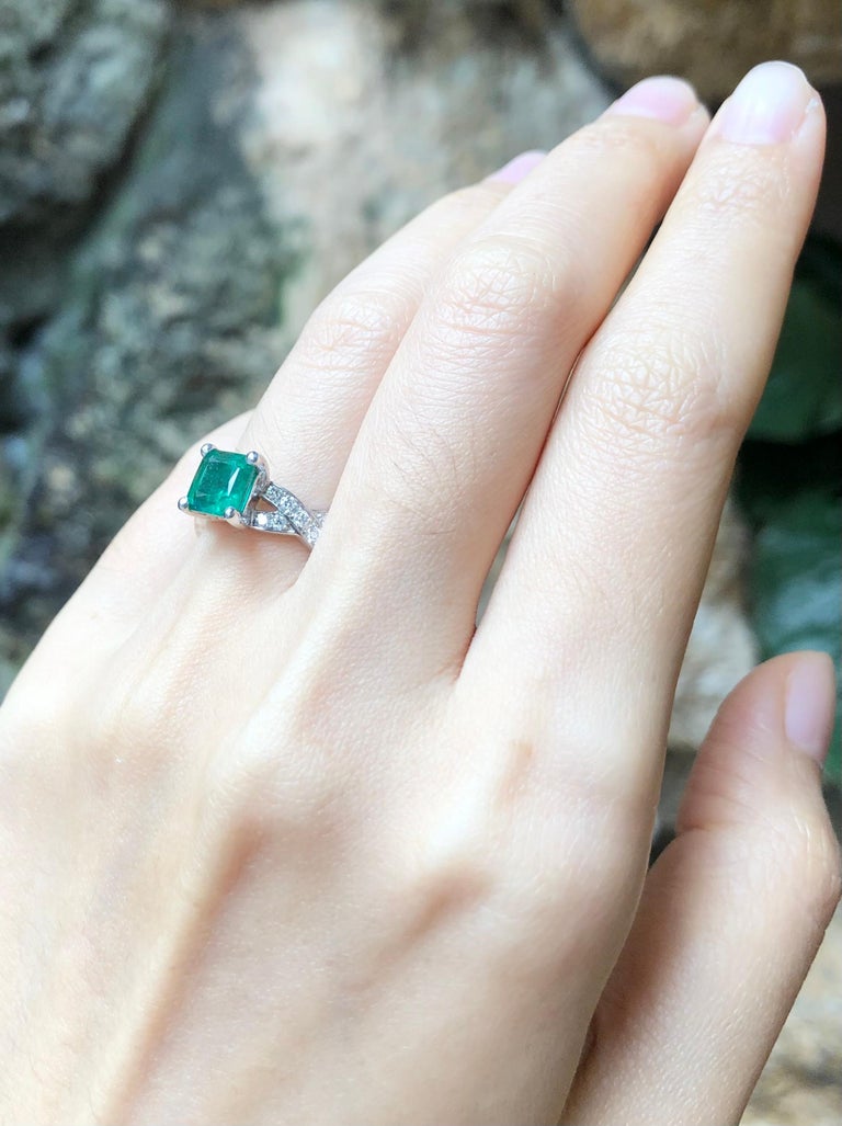 SJ1177 - Emerald with Diamond Ring Set in Platinum 950 Settings