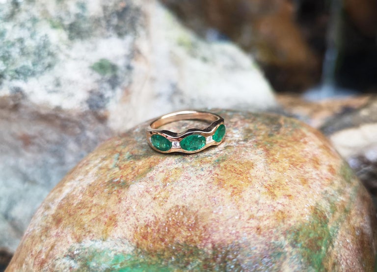 SJ2585 - Emerald with Diamond Ring Set in 18 Karat Rose Gold Settings