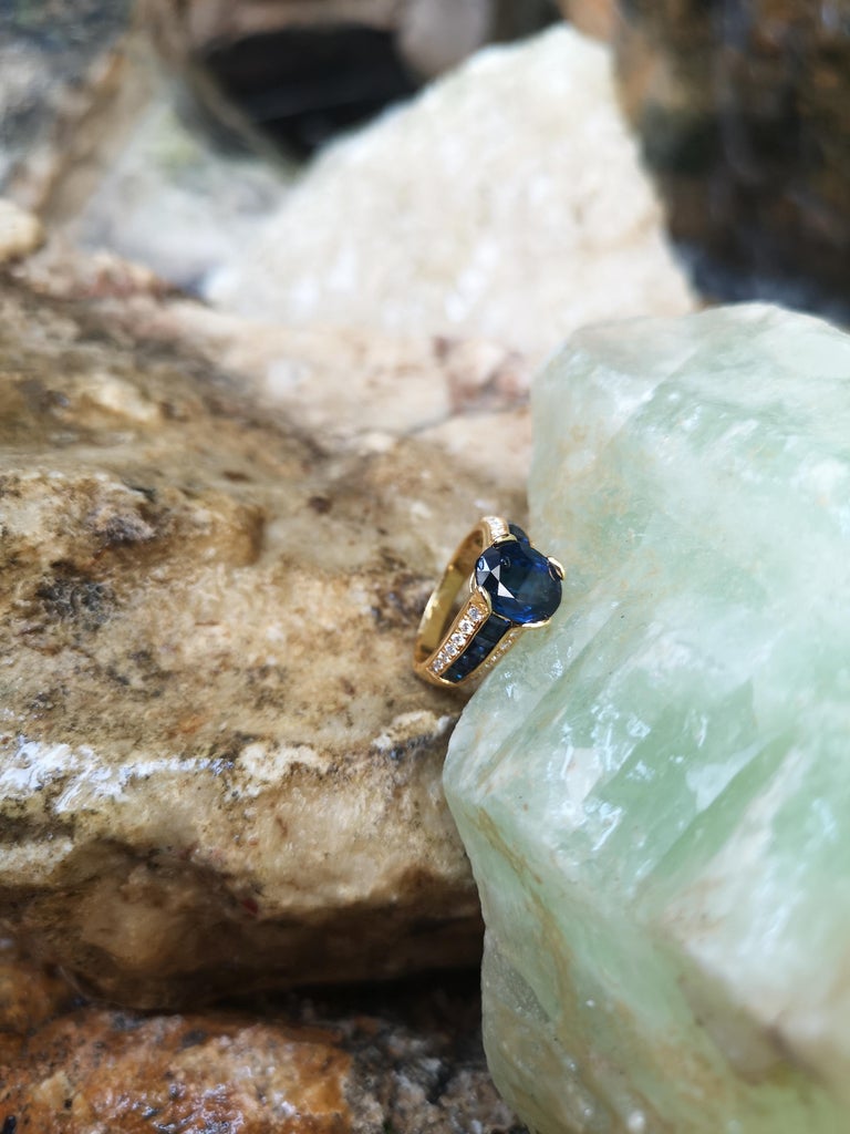 SJ6072 - Blue Sapphire with Diamond Ring Set in 18 Karat Gold Settings
