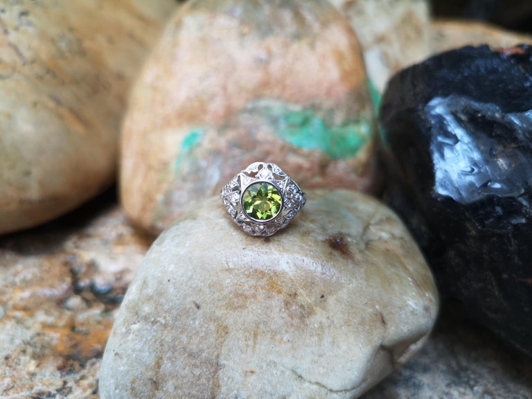 SJ2574 - Peridot with Diamond Ring Set in 18 Karat White Gold Settings