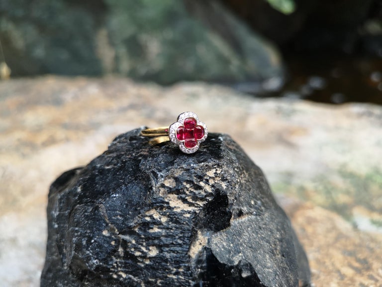 SJ2596 - Ruby with Diamond Clover Ring Set in 18 Karat Gold Settings