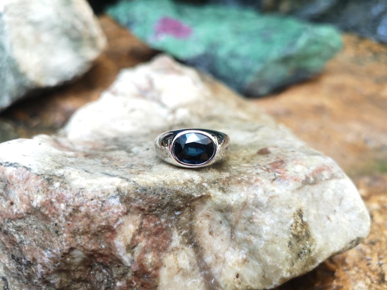 SJ2046 - Blue Sapphire Ring Set in 18 Karat White Gold Settings