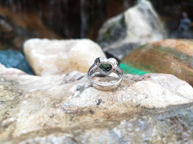 SJ1826 - Heart Shape Green Sapphire with Diamond Ring Set in 18 Karat White Gold Settings